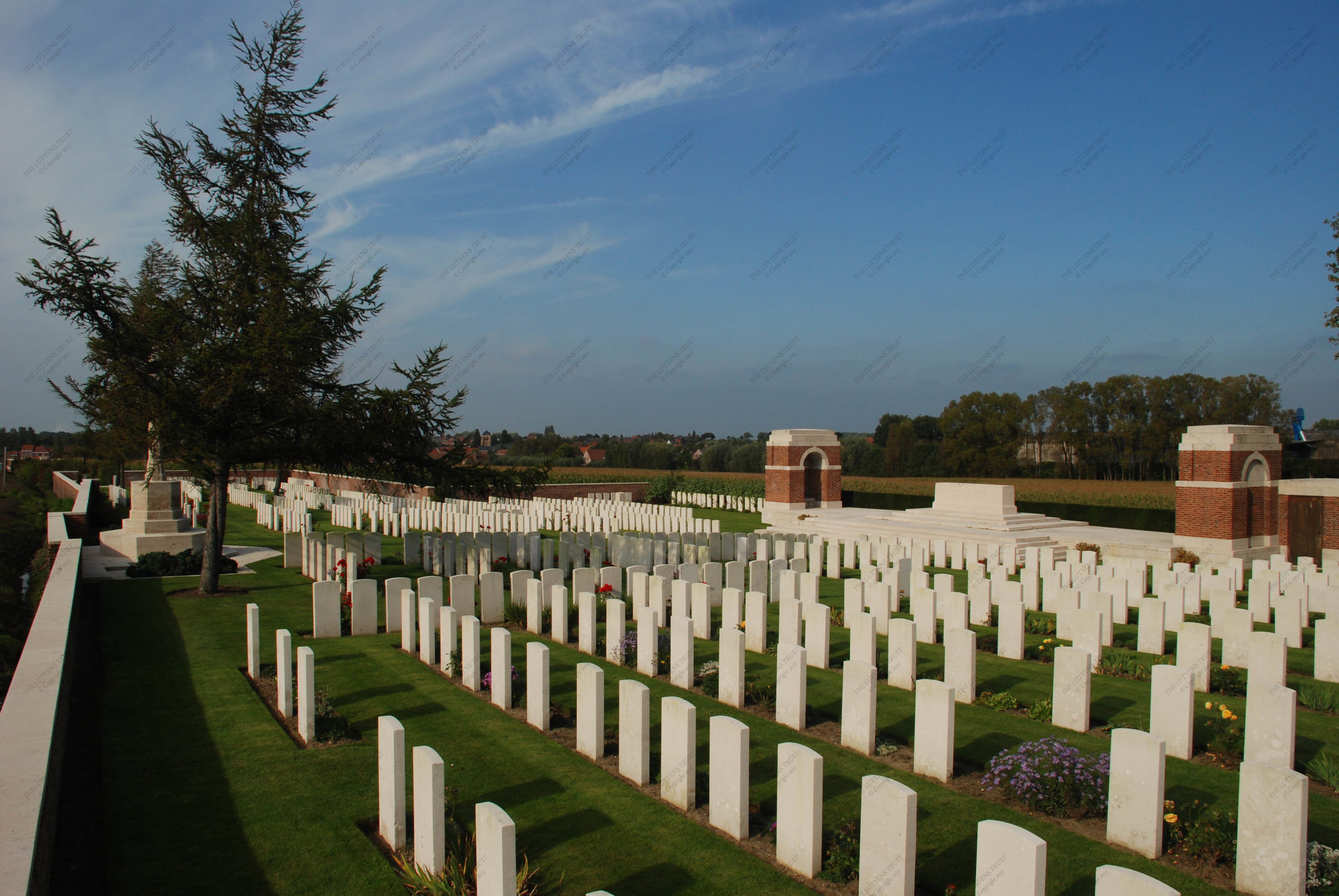 Larch Wood (Railway Cutting) Cemetery